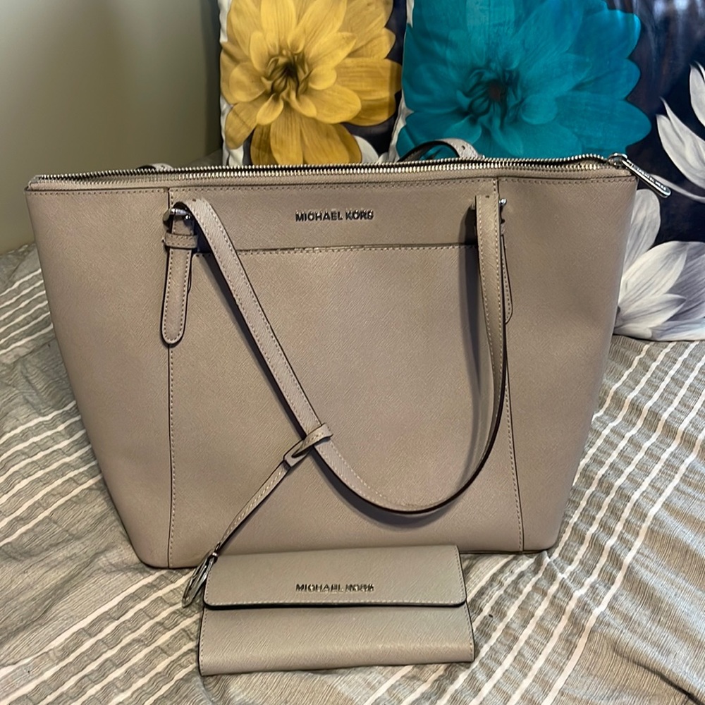 Michael Kors Jet Set Travel Top Zip Tote with matching Jet Set Travel wallet